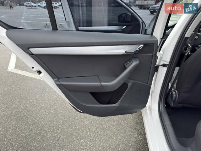 Білий Шкода Октавія, об'ємом двигуна 1.4 л та пробігом 194 тис. км за 8800 $, фото 18 на Automoto.ua