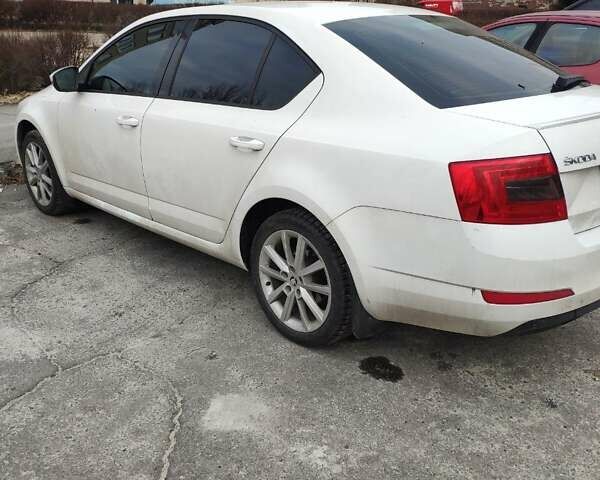 Белый Шкода Октавия, объемом двигателя 1.8 л и пробегом 130 тыс. км за 10599 $, фото 1 на Automoto.ua