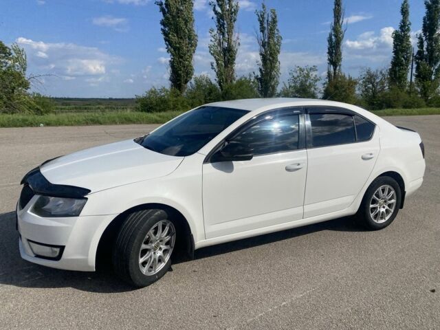 Белый Шкода Октавия, объемом двигателя 1.6 л и пробегом 275 тыс. км за 9500 $, фото 3 на Automoto.ua