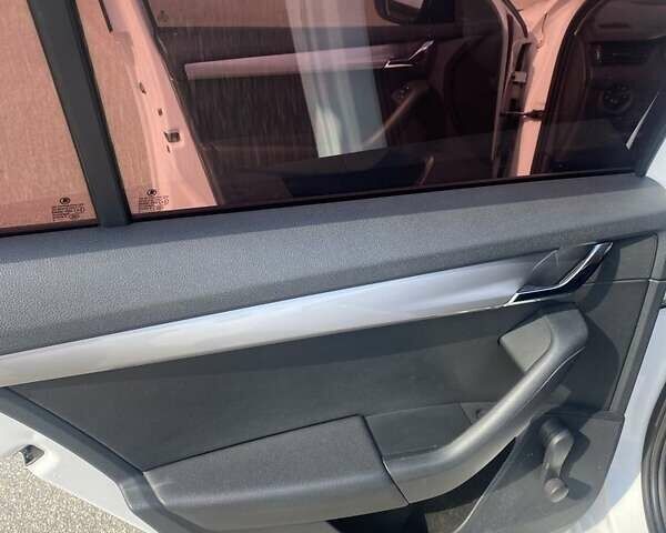Білий Шкода Октавія, об'ємом двигуна 1.6 л та пробігом 275 тис. км за 9350 $, фото 12 на Automoto.ua