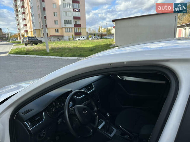 Шкода Октавия 2014 в Каменце-Подольском на Automoto.ua Белый Шкода Октавия, объемом двигателя 1.6 л и пробегом 180 тыс. км за 10800 $, фото 21 на Automoto.ua