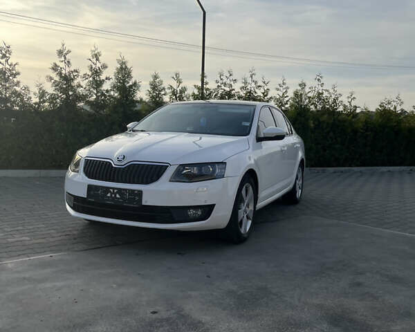 Шкода Октавія 2014 у Хусте на Automoto.ua Білий Шкода Октавія, об'ємом двигуна 1.97 л та пробігом 252 тис. км за 12200 $, фото 11 на Automoto.ua