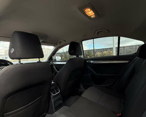 Белый Шкода Октавия, объемом двигателя 1.4 л и пробегом 130 тыс. км за 10000 $, фото 12 на Automoto.ua