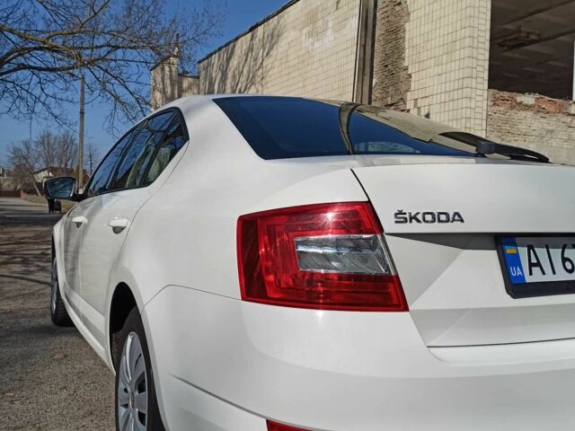 Белый Шкода Октавия, объемом двигателя 1.2 л и пробегом 220 тыс. км за 9000 $, фото 6 на Automoto.ua