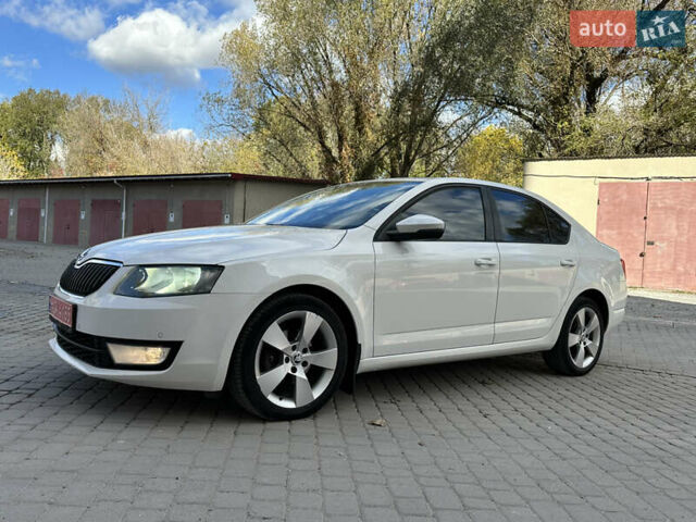 Шкода Октавия 2014 в Каменце-Подольском на Automoto.ua Белый Шкода Октавия, объемом двигателя 1.6 л и пробегом 180 тыс. км за 10800 $, фото 2 на Automoto.ua
