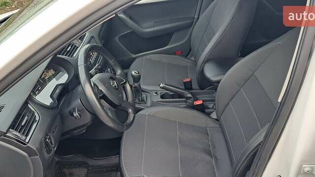 Білий Шкода Октавія, об'ємом двигуна 1.6 л та пробігом 183 тис. км за 9300 $, фото 15 на Automoto.ua