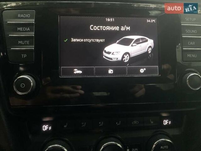 Белый Шкода Октавия, объемом двигателя 1.8 л и пробегом 171 тыс. км за 13000 $, фото 3 на Automoto.ua