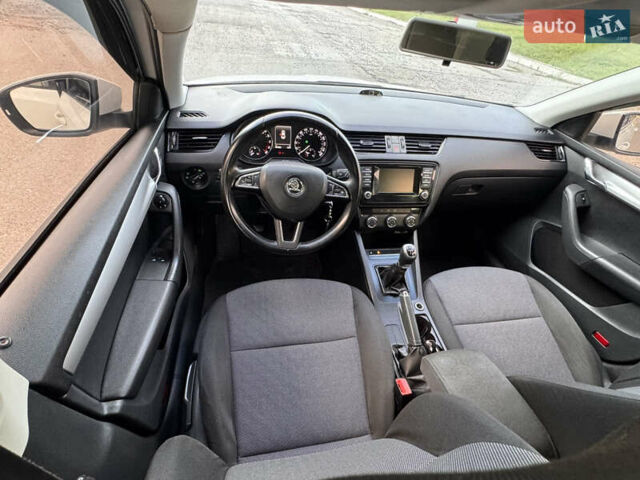 Белый Шкода Октавия, объемом двигателя 1.6 л и пробегом 280 тыс. км за 9500 $, фото 11 на Automoto.ua