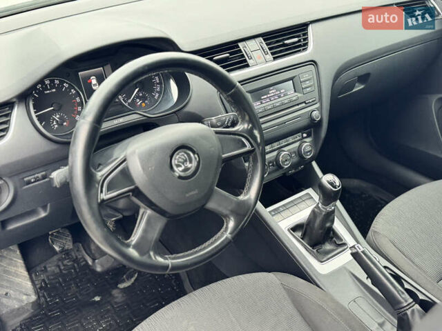 Білий Шкода Октавія, об'ємом двигуна 1.6 л та пробігом 220 тис. км за 9000 $, фото 6 на Automoto.ua