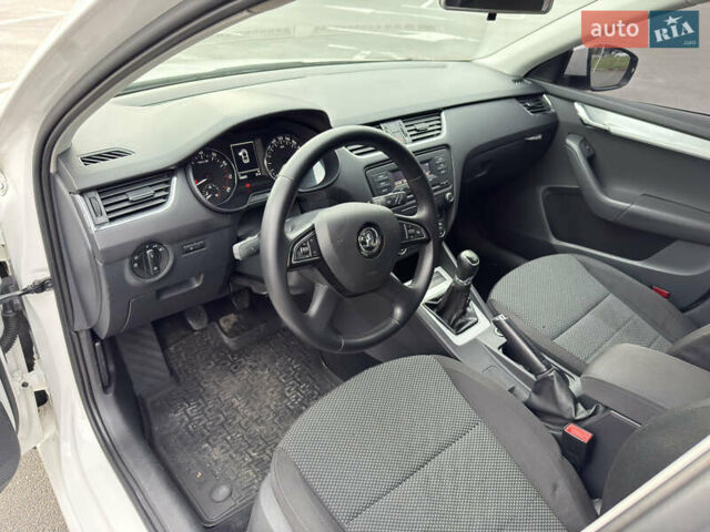 Білий Шкода Октавія, об'ємом двигуна 1.4 л та пробігом 194 тис. км за 8800 $, фото 8 на Automoto.ua