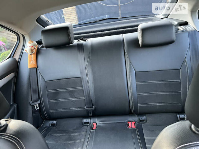 Белый Шкода Октавия, объемом двигателя 0 л и пробегом 303 тыс. км за 8450 $, фото 12 на Automoto.ua