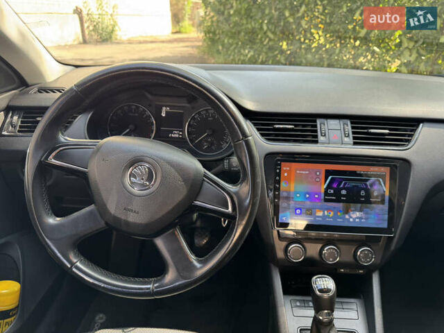 Білий Шкода Октавія, об'ємом двигуна 1.6 л та пробігом 216 тис. км за 9800 $, фото 10 на Automoto.ua