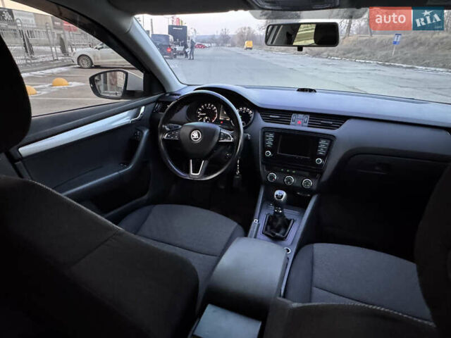 Белый Шкода Октавия, объемом двигателя 1.6 л и пробегом 280 тыс. км за 9000 $, фото 10 на Automoto.ua