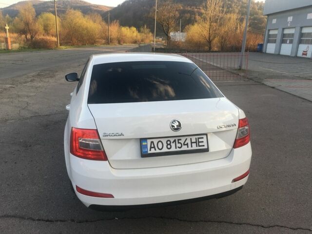 Белый Шкода Октавия, объемом двигателя 1.6 л и пробегом 240 тыс. км за 9000 $, фото 3 на Automoto.ua
