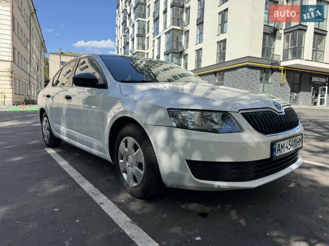 Білий Шкода Октавія, об'ємом двигуна 1.6 л та пробігом 216 тис. км за 9800 $, фото 2 на Automoto.ua