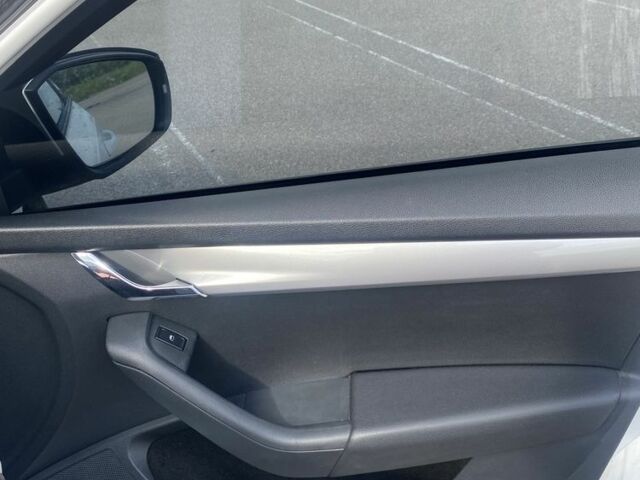 Белый Шкода Октавия, объемом двигателя 1.6 л и пробегом 275 тыс. км за 9500 $, фото 15 на Automoto.ua