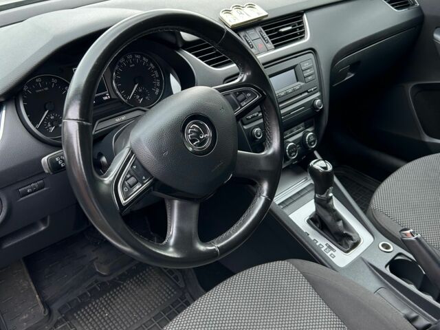 Белый Шкода Октавия, объемом двигателя 1.4 л и пробегом 230 тыс. км за 11000 $, фото 18 на Automoto.ua