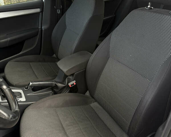 Белый Шкода Октавия, объемом двигателя 1.4 л и пробегом 130 тыс. км за 10000 $, фото 10 на Automoto.ua