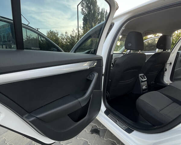 Шкода Октавія 2014 у Хусте на Automoto.ua Білий Шкода Октавія, об'ємом двигуна 1.97 л та пробігом 252 тис. км за 12200 $, фото 56 на Automoto.ua
