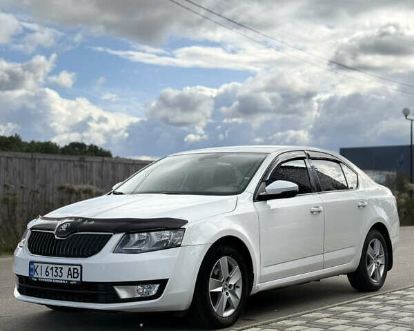 Белый Шкода Октавия, объемом двигателя 1.4 л и пробегом 130 тыс. км за 10000 $, фото 1 на Automoto.ua
