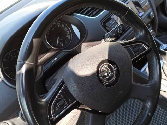 Белый Шкода Октавия, объемом двигателя 1.2 л и пробегом 220 тыс. км за 9000 $, фото 7 на Automoto.ua