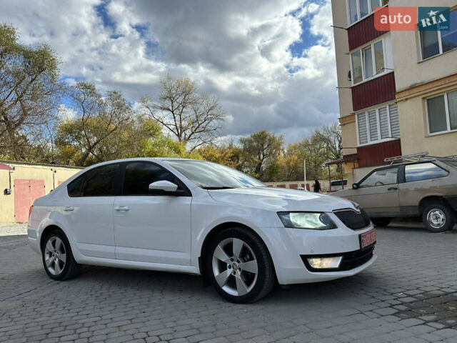 Шкода Октавия 2014 в Каменце-Подольском на Automoto.ua Белый Шкода Октавия, объемом двигателя 1.6 л и пробегом 180 тыс. км за 10800 $, фото 5 на Automoto.ua