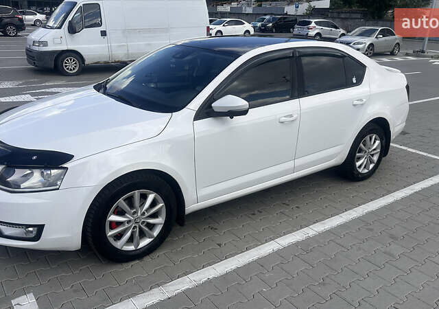 Белый Шкода Октавия, объемом двигателя 1.6 л и пробегом 248 тыс. км за 9300 $, фото 2 на Automoto.ua