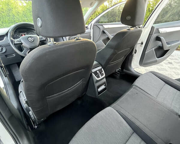 Шкода Октавія 2014 у Хусте на Automoto.ua Білий Шкода Октавія, об'ємом двигуна 1.97 л та пробігом 252 тис. км за 12200 $, фото 53 на Automoto.ua