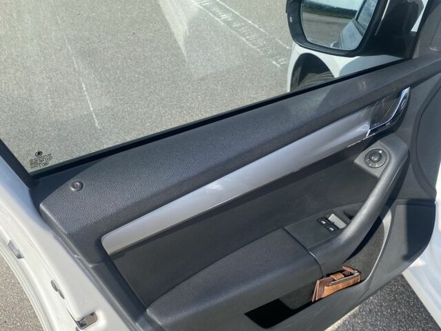 Белый Шкода Октавия, объемом двигателя 1.6 л и пробегом 275 тыс. км за 9500 $, фото 16 на Automoto.ua