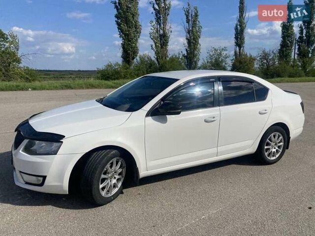 Білий Шкода Октавія, об'ємом двигуна 1.6 л та пробігом 275 тис. км за 9350 $, фото 2 на Automoto.ua