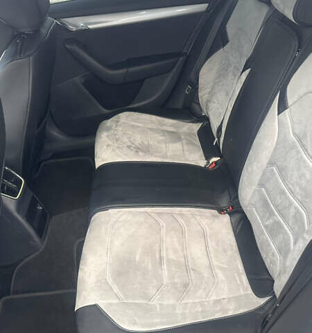 Білий Шкода Октавія, об'ємом двигуна 1.6 л та пробігом 261 тис. км за 10000 $, фото 9 на Automoto.ua