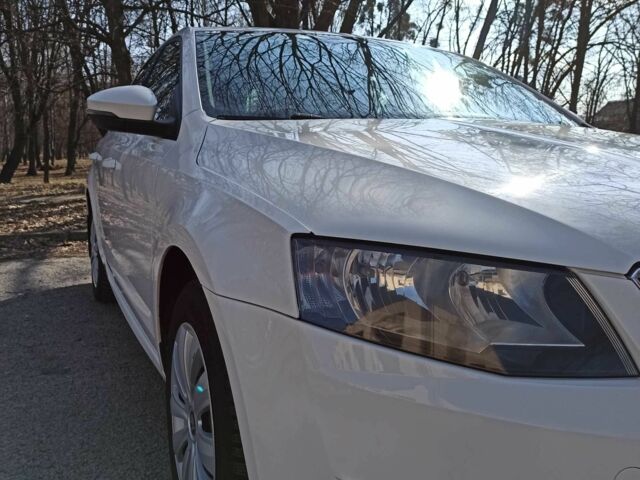 Белый Шкода Октавия, объемом двигателя 1.2 л и пробегом 220 тыс. км за 9000 $, фото 4 на Automoto.ua