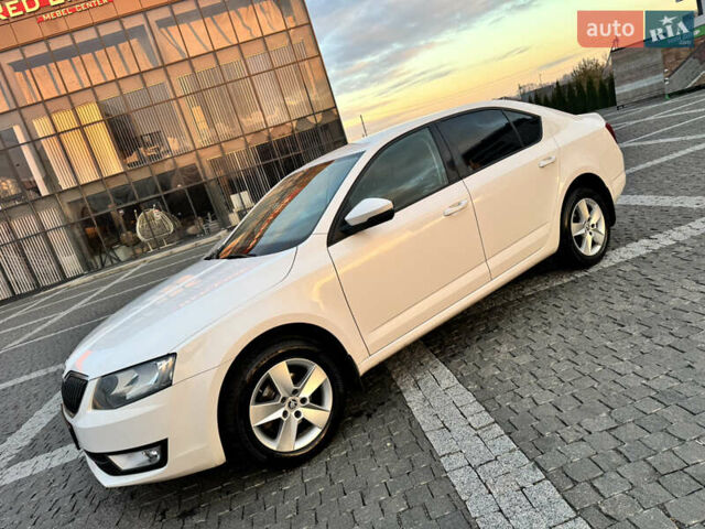 Білий Шкода Октавія, об'ємом двигуна 1.6 л та пробігом 232 тис. км за 10400 $, фото 9 на Automoto.ua