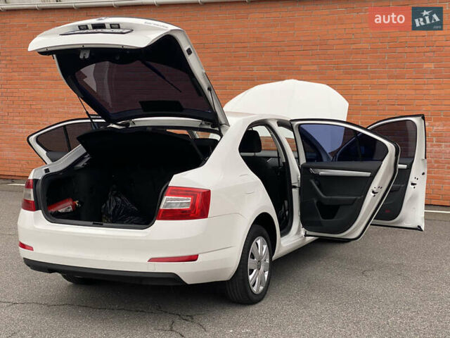 Білий Шкода Октавія, об'ємом двигуна 1.4 л та пробігом 194 тис. км за 8800 $, фото 22 на Automoto.ua