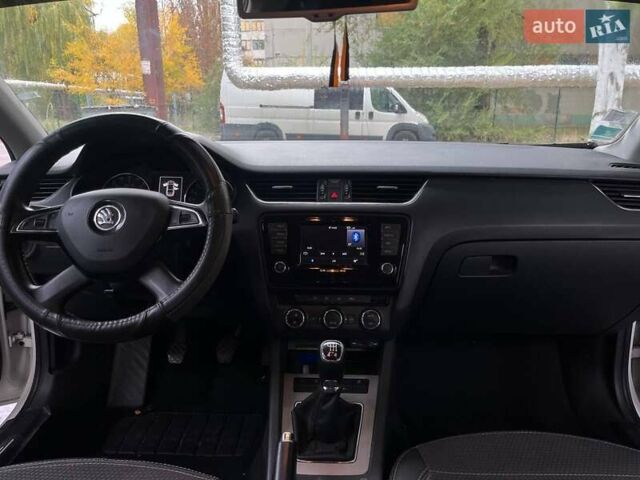 Белый Шкода Октавия, объемом двигателя 1.97 л и пробегом 243 тыс. км за 12700 $, фото 18 на Automoto.ua