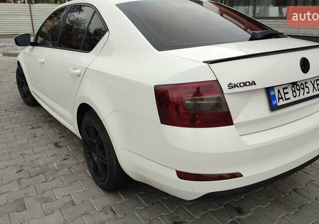 Белый Шкода Октавия, объемом двигателя 1.6 л и пробегом 300 тыс. км за 11200 $, фото 10 на Automoto.ua
