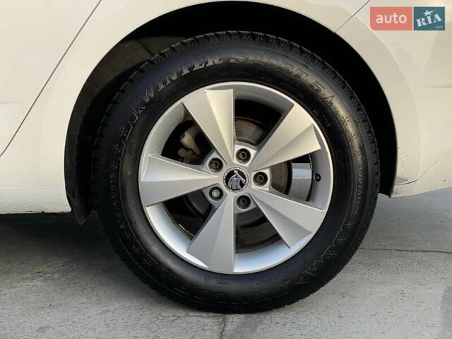 Белый Шкода Октавия, объемом двигателя 1.6 л и пробегом 152 тыс. км за 10500 $, фото 29 на Automoto.ua