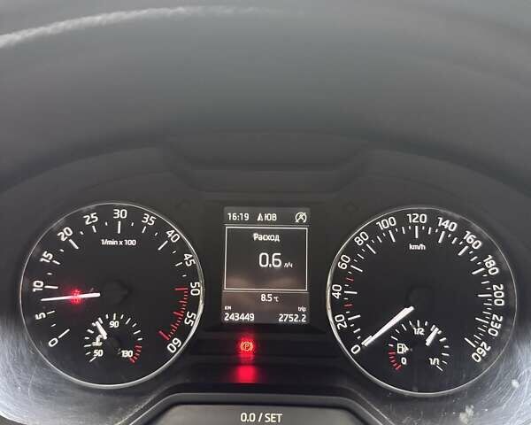 Белый Шкода Октавия, объемом двигателя 1.97 л и пробегом 243 тыс. км за 12700 $, фото 15 на Automoto.ua