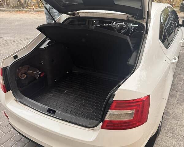 Белый Шкода Октавия, объемом двигателя 1.97 л и пробегом 243 тыс. км за 12700 $, фото 13 на Automoto.ua