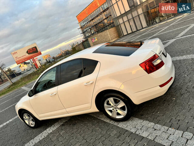 Білий Шкода Октавія, об'ємом двигуна 1.6 л та пробігом 232 тис. км за 10400 $, фото 11 на Automoto.ua