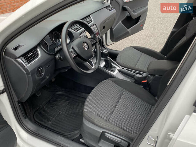 Білий Шкода Октавія, об'ємом двигуна 1.4 л та пробігом 194 тис. км за 8800 $, фото 26 на Automoto.ua