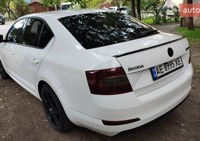 Белый Шкода Октавия, объемом двигателя 1.6 л и пробегом 300 тыс. км за 11200 $, фото 14 на Automoto.ua