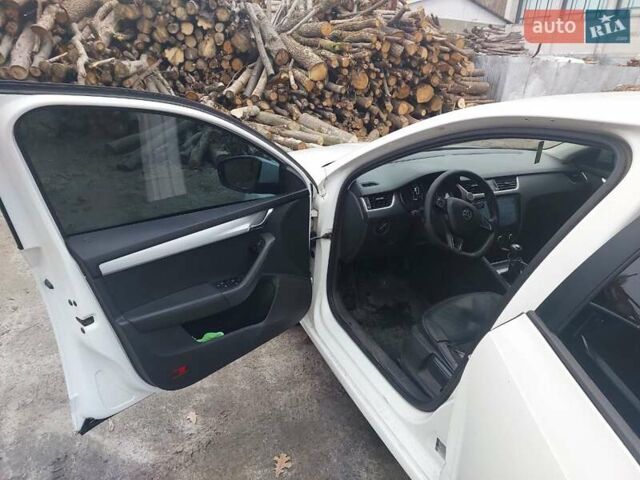Белый Шкода Октавия, объемом двигателя 1.2 л и пробегом 435 тыс. км за 9500 $, фото 23 на Automoto.ua