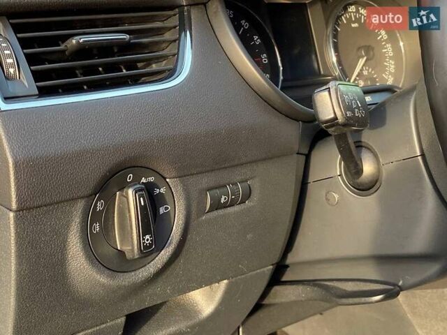 Белый Шкода Октавия, объемом двигателя 1.6 л и пробегом 152 тыс. км за 10500 $, фото 32 на Automoto.ua