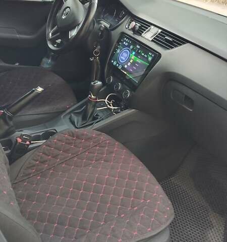 Белый Шкода Октавия, объемом двигателя 1.6 л и пробегом 300 тыс. км за 11200 $, фото 33 на Automoto.ua