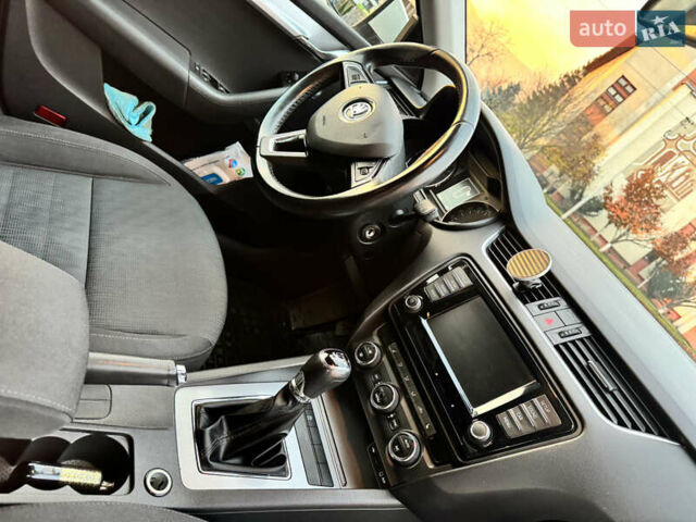 Білий Шкода Октавія, об'ємом двигуна 1.6 л та пробігом 232 тис. км за 10400 $, фото 5 на Automoto.ua