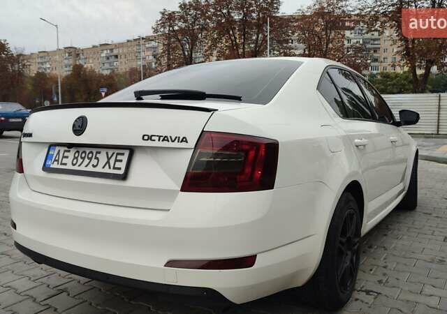 Белый Шкода Октавия, объемом двигателя 1.6 л и пробегом 300 тыс. км за 11200 $, фото 13 на Automoto.ua