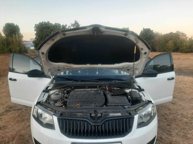 Белый Шкода Октавия, объемом двигателя 1.6 л и пробегом 245 тыс. км за 12300 $, фото 11 на Automoto.ua