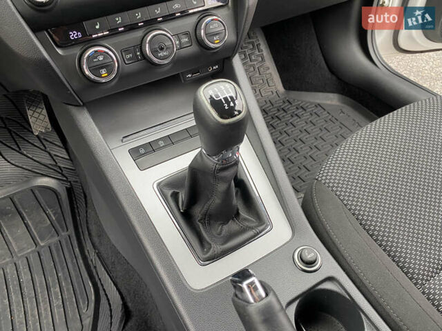Білий Шкода Октавія, об'ємом двигуна 1.4 л та пробігом 194 тис. км за 8800 $, фото 43 на Automoto.ua