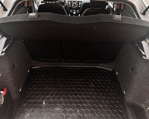 Белый Шкода Октавия, объемом двигателя 1.97 л и пробегом 243 тыс. км за 12700 $, фото 12 на Automoto.ua